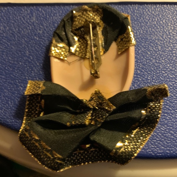 Vintage Porcelain Cameo Face Brooch with Gold Accents - Picture 5 of 7